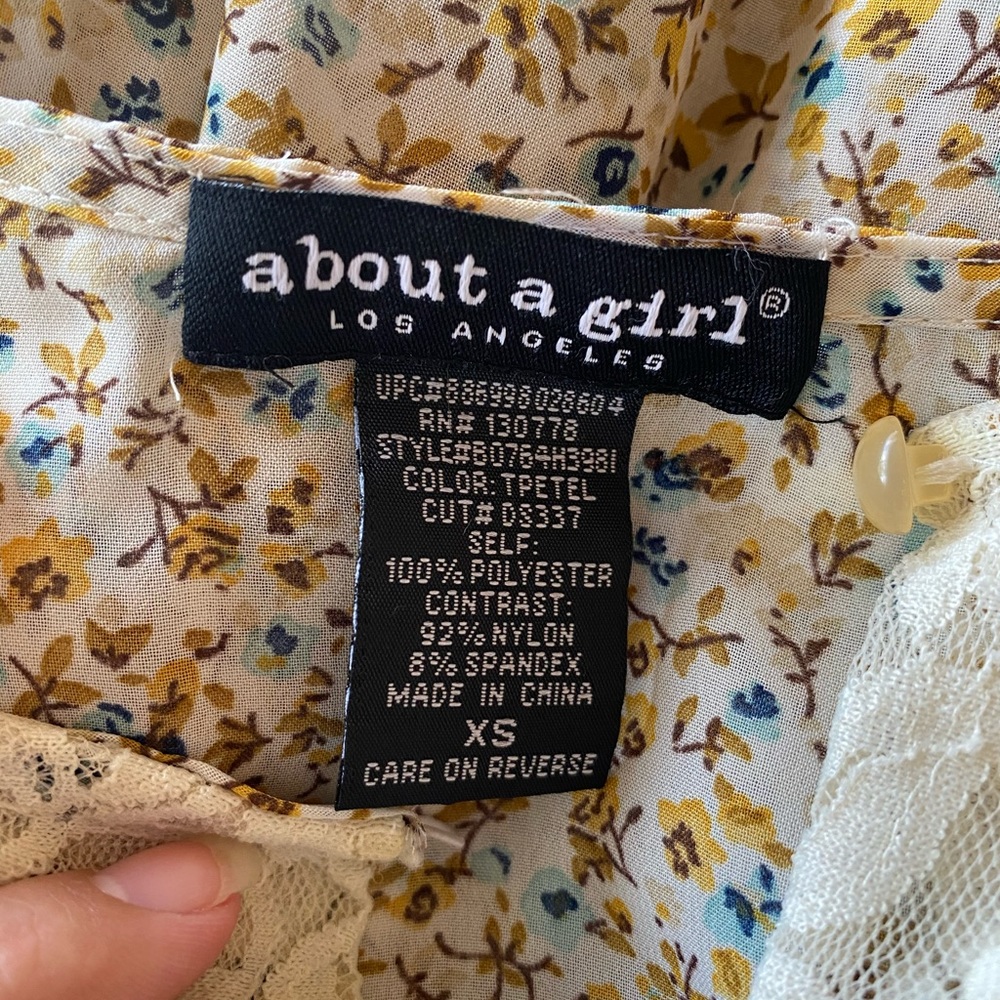 Floral Top - Picture 7 of 7